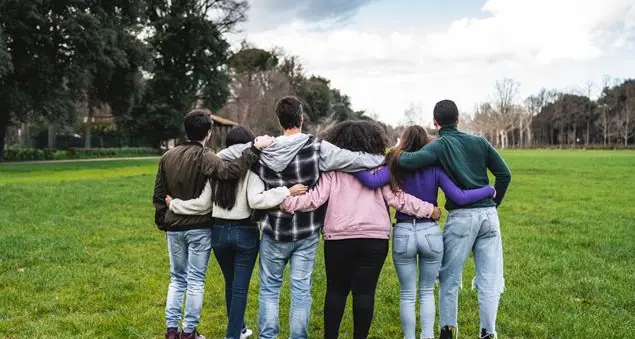 Le paure dei giovani: «Ecco perché è difficile pensare di avere un figlio»