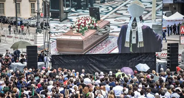 Nell'addio a Berlusconi il funerale di un'epoca