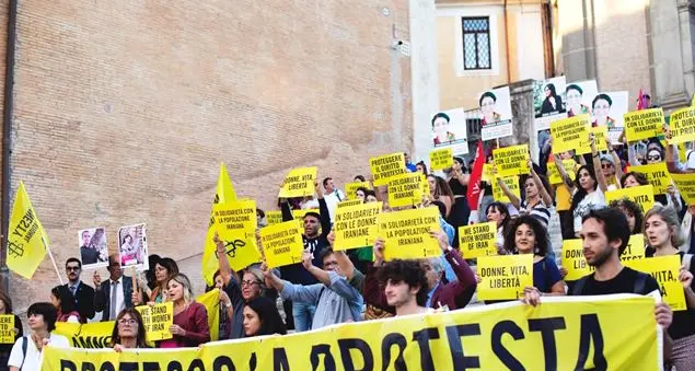 Sei mesi di proteste in Iran: Amnesty International al fianco di chi chiede libertà