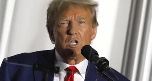 Trump si dichiara innocente e attacca Biden