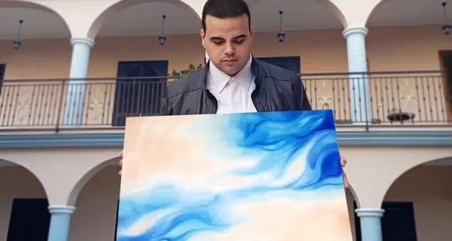 Il giovane pittore Giovanni Guida con la tecnica del grattage svela la verità nascosta