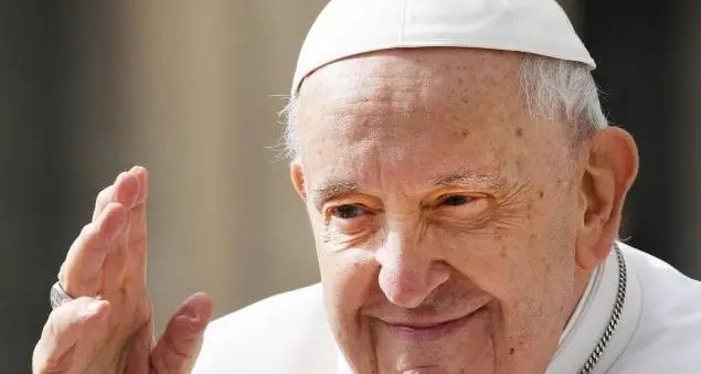 Di cosa soffre papa Francesco e in che cosa consiste l'intervento chirurgico