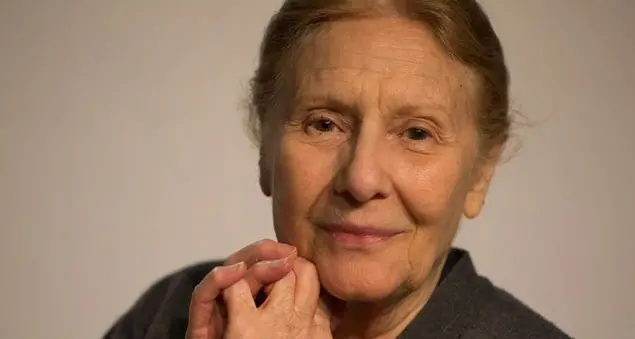 Gli 88 anni di Giulia Lazzarini a teatro con le parole del poeta Delio Tessa