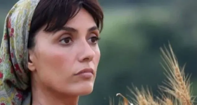 Serena Rossi: «Da sposa per procura a paladina dei diritti delle donneۚ»