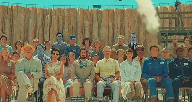 Una parata di star per un \"lockdown\" con gli occhi alle stelle