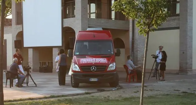 Quel furgoncino di Libera che porta il cinema nelle piazze durante l'estate