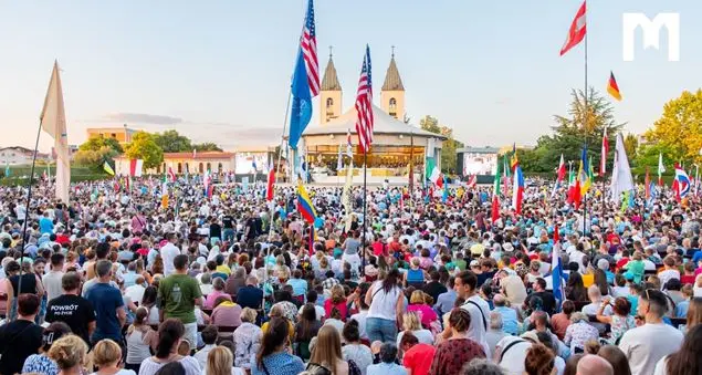 A Medjugorje giovani da tutto il mondo riuniti all'alba per la veglia di preghiera