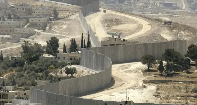 Un mondo senza confini? Utopia, non ci sono solo i muri ma anche quelli naturali tra ecosistemi