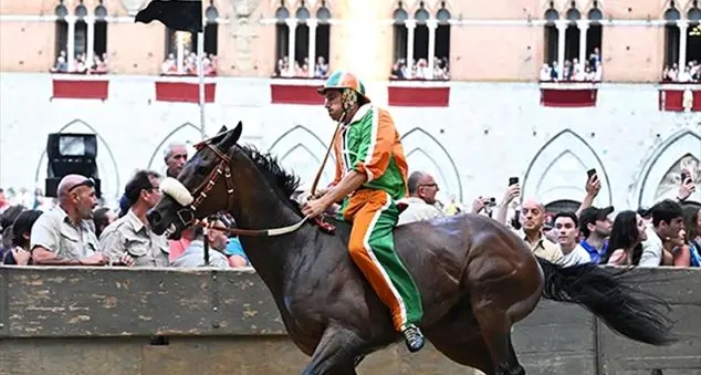 La sindaca di Siena risponde alla Santanchè:«Il Palio non è un’attrazione turistica e non voglio che lo diventi»