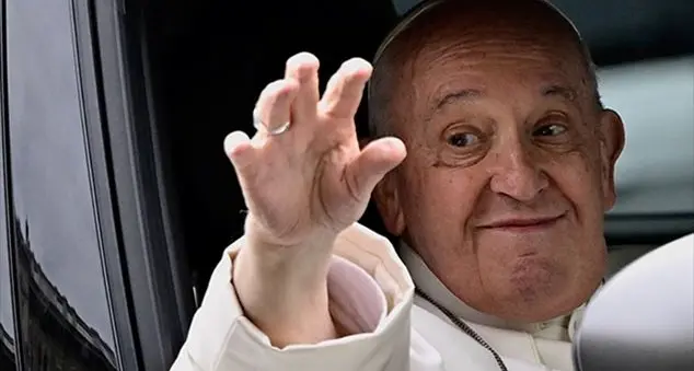 «Grazie papa Francesco, soffia sui nostri cuori di preti la fiamma del primo amore»
