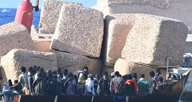 Meloni annuncia la linea dura e \"chiama\" l'Europa. La Caritas: «Serve una svolta»