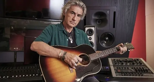 Luciano Ligabue: «Abbiamo paura, non riusciamo a immaginare il futuro. Dio è l’unico che può aiutarci»