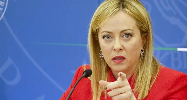 Meloni attacca i giudici di Catania: favoriscono l'immigrazione illegale. Ma è sindrome d'accerchiamento