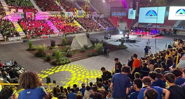 Papa Francesco ai giovani del Meeting di Verona: «Fate chiasso»