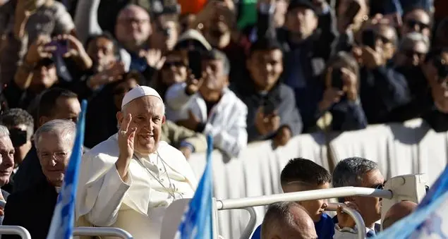 Trans e gay, il Vaticano: possono ricevere il Battesimo ed essere padrini e testimoni di nozze