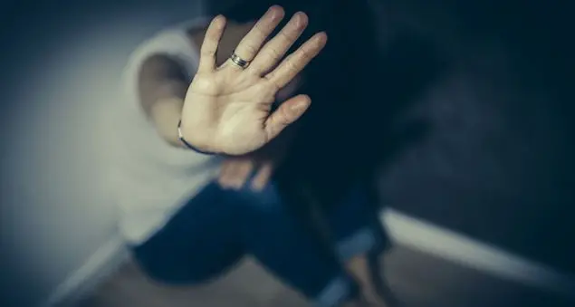 Catena Fiorello: «Uomo che uccidi ricordati che sei nato dal ventre di una femmina»