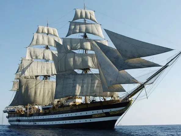 Alla scoperta dell'Amerigo Vespucci, in mare per fare il giro del mondo