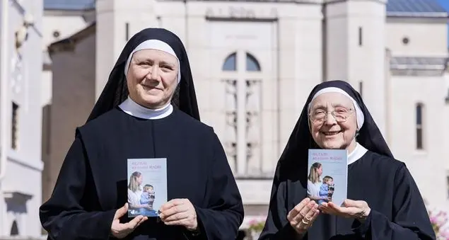 \"Aiutami a essere madre\", i consigli delle monache di Cascia