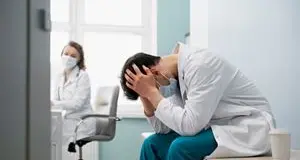 Emergenza sanità: avanti con i privati il pubblico arretra