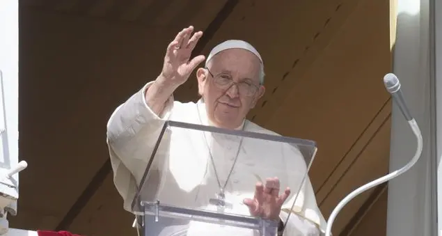 «Il prete e il politico devono fare ciò che predicano». E invoca il cessate il fuoco a Gaza