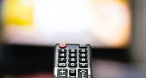 Ragazze sedute sul wc e prodotti come bambini: che volgari, oggi, gli spot tv!