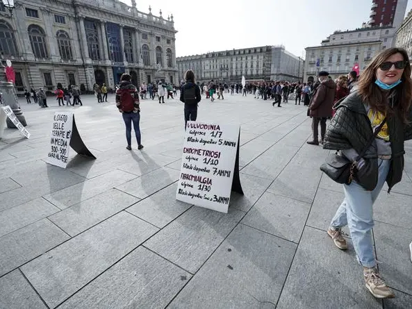 Endometriosi, Carrefour aiuta chi ne soffre con un giorno di congedo al mese