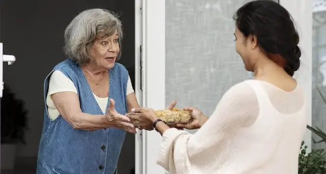 Mio marito in ospedale e la piccola grande generosità di quel pranzo regalato dalla vicina