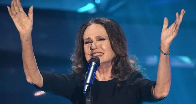A Sanremo, Gigliola Cinquetti canta \"Non ho l'età\" 60 anni dopo la vittoria al festival