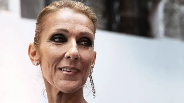 La vera storia di Céline Dion, la cantante dei record costretta a non potersi più esibire