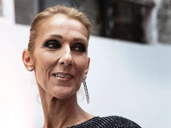 La vera storia di Céline Dion, la cantante dei record costretta a non potersi più esibire