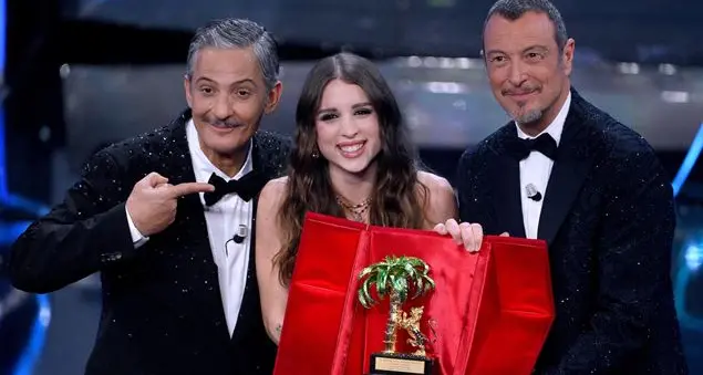 Angelina Mango: \"Suonavo e cantavo con papà. La musica mi ha protetto\"