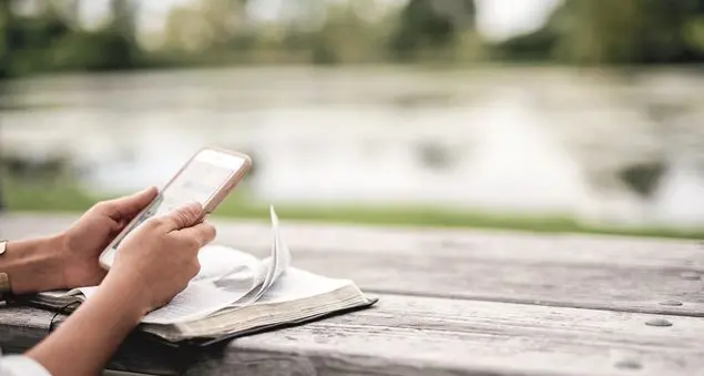 Stare sui social, un modo di essere Chiesa in uscita