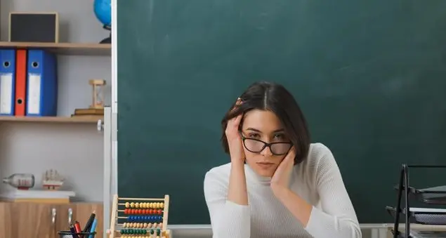 «120 facce di bambini da memorizzare, cognomi impronunciabili e tanti alunni certificati. Come fare?»