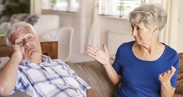 «Io passo sempre una bella mattina, quando tu esci...» Che brutte parole dal marito neopensionato!