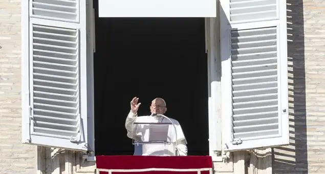 «Usate i social con sobrietà, bisogna liberarsi dalla chiacchiere per incontrare Gesù»