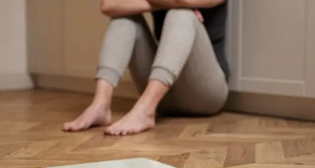 «Anoressia: ha 17 anni e non riesce a smettere di pensare al suo peso. Come la aiutiamo?»