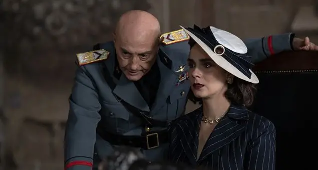 «Edda Ciano, una donna divisa tra l'amore per Galeazzo e la fedeltà a suo padre Benito Mussolini»