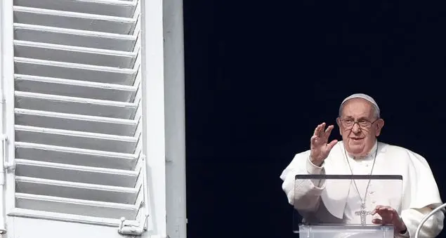 Il Papa ricorda Benedetto XVI: «Per lui tanto affetto e gratitudine, ci accompagni dal cielo»