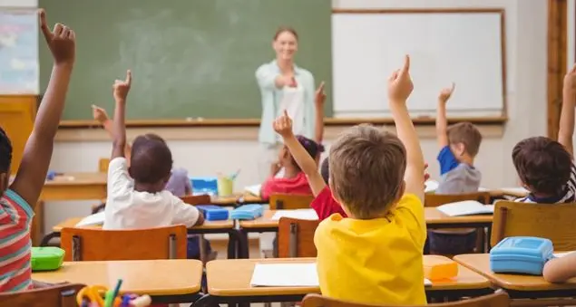 Tornano i giudizi alle elementari: «Caro Ministro, ne possiamo parlare?»
