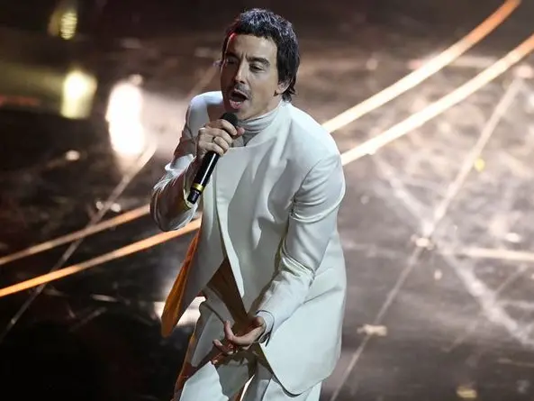 Diodato con \"La mia terra\" vince il premio Amnesty international