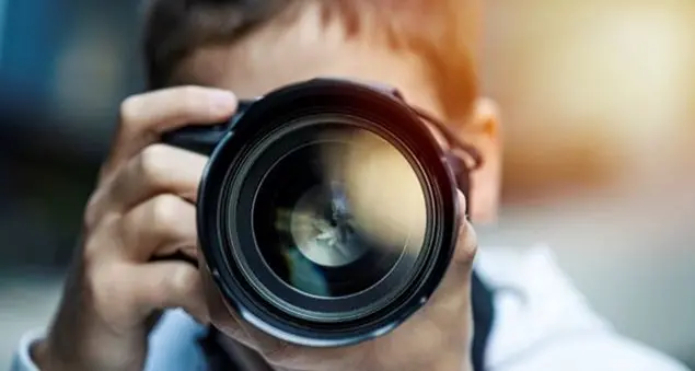 Unidici ragazzi fragili comunicano con il mondo con le loro fotografie