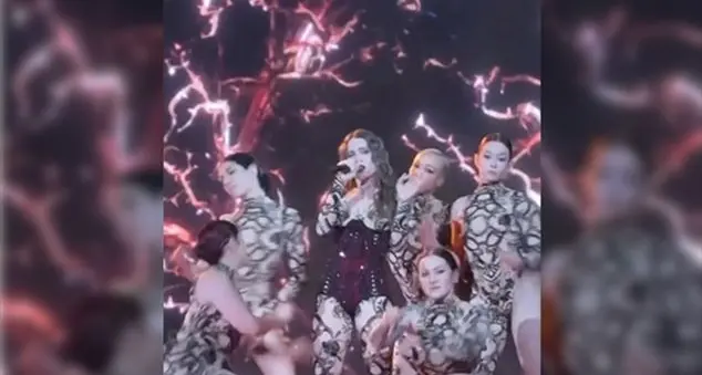 Angelina Mango sul palco dell'Eurovision Song Contest