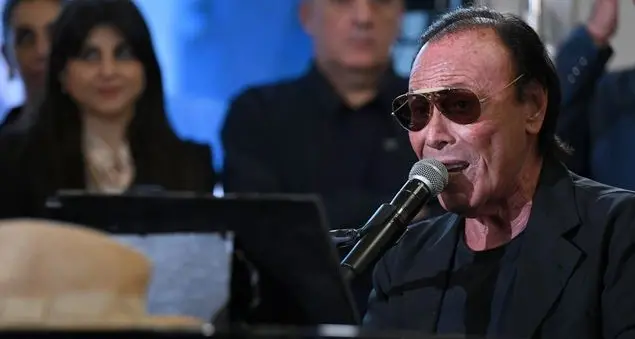 Antonello Venditti agli studenti alla vigilia della Notte prima degli esami: «Godetevi questi ultimi momenti insieme, comunque andrà»