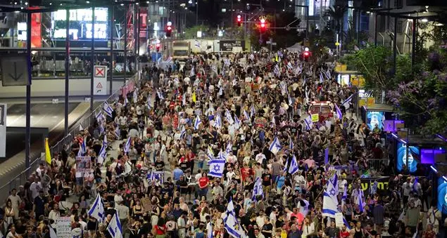 Israele, una marea di cittadini di nuovo in piazza per protestare contro Netanyahu