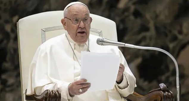 «La nemica della fede è la paura. Chi fabbrica armi si arricchisce con la morte, è terribile»