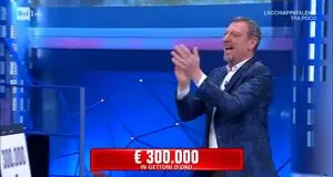 «\"Affari tuoi\" e gli altri giochi a premi in tv: troppi soldi facili!»