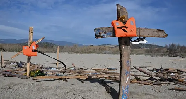 Il Mar Mediterraneo, striato di sangue, torni ad essere grembo di umanità e fraternità
