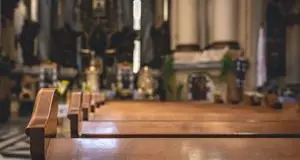 Una chiesa aperta ai soli uomini. Più vicina ai maschi o maschilismo?