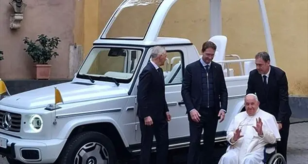 Al Papa una nuova auto full electric, in spirito Laudato si'