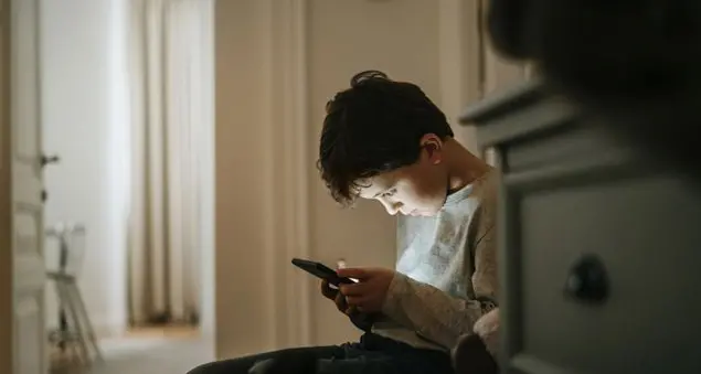 «Serve una legge che vieti gli smartphone fino ai 14 anni e i social fino ai 16»